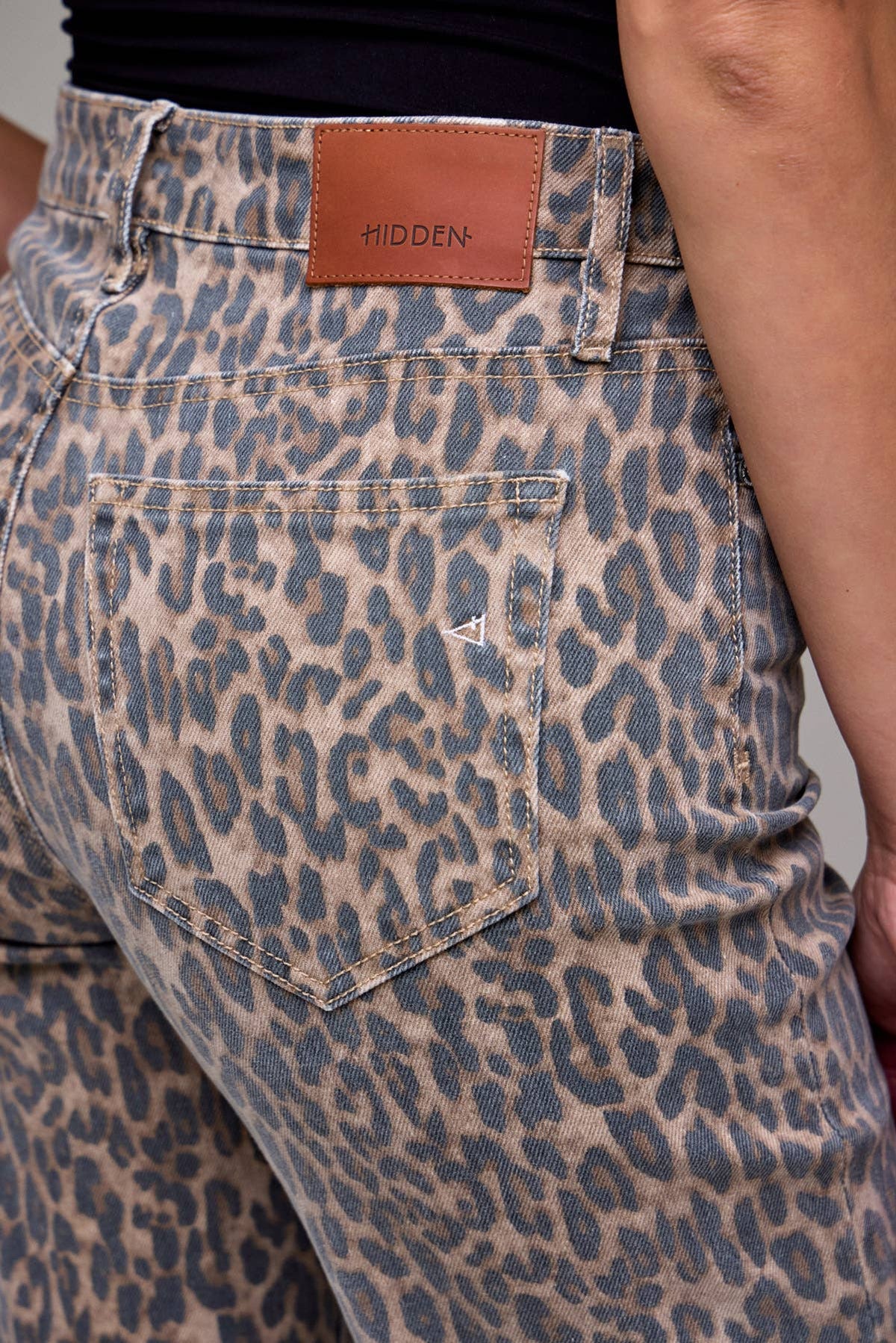 CHEETAH PRINT STRAIGHT JEANS